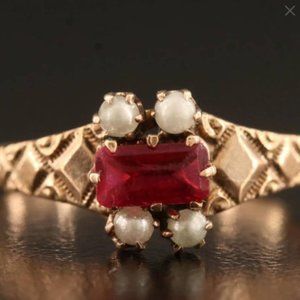 Victorian 10k Pearl & Glass Ring w/ Quilted Should